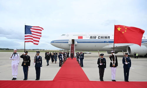 习近平抵达华盛顿，特朗普机场热情迎接