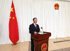 省政府举行宪法宣誓仪式 坚定以正确政绩观干事创业 王予波监誓并讲话